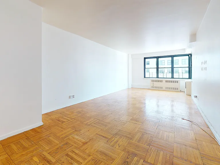 399 E 72nd St #12F — Photo 3