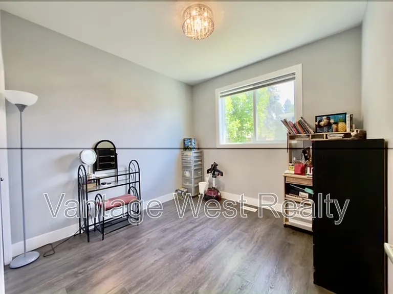 158 Cariboo Rd — Photo 8