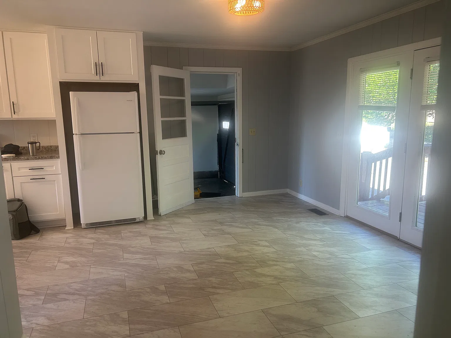 3 bed, 1.5 bath, 1350 sqft, $2,300 — Photo 3