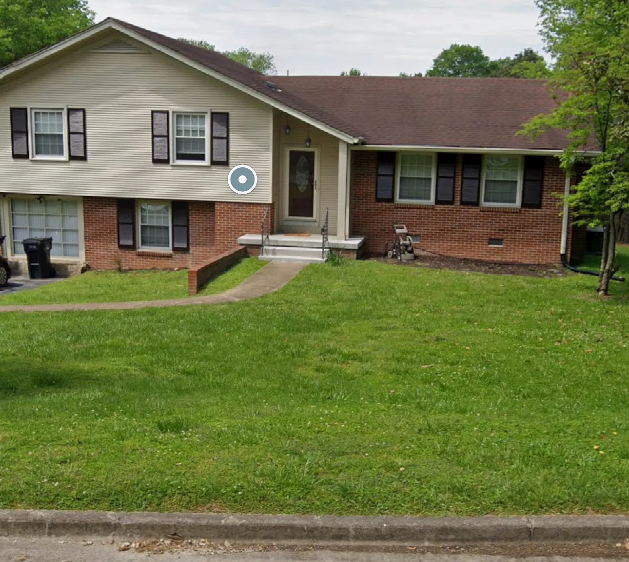 4 bed, 1.5 bath, 2459 sqft, $2,000 — Photo 1