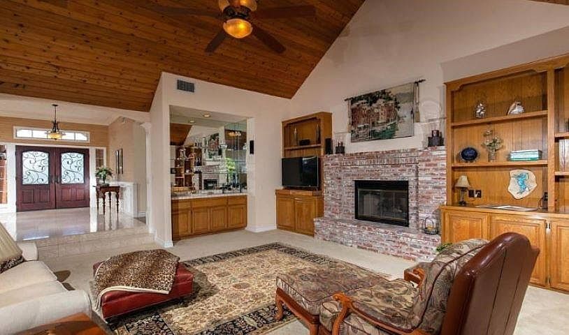 1st image of 801 Sugarbush Dr