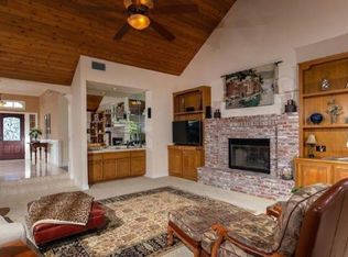 801 Sugarbush Dr, Vista, CA 92084