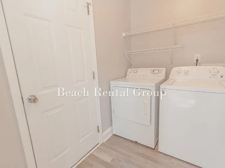 204 Macarthur Dr — Photo 12