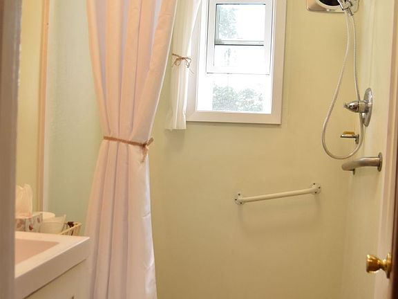 5th image of 255 5th St SW