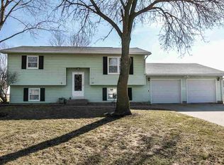515 3rd St NW, Dyersville, IA 52040