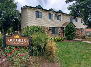 8300 Oak Leaf Dr APT 801, Woodridge, IL 60517