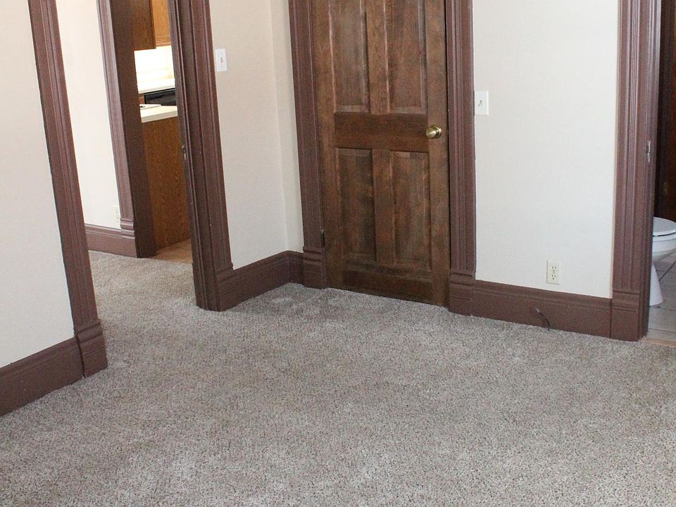 New hardwood doors and carpeting installed in 2018.