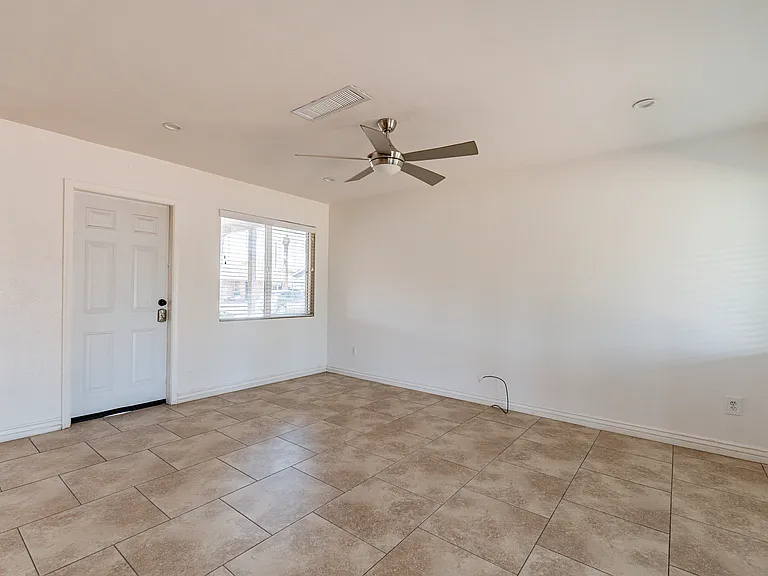 7318 E Sheridan St — Photo 16