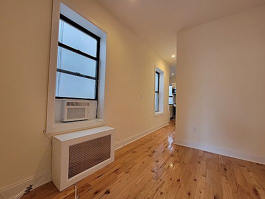3rd image of 657 10th Ave APT 18