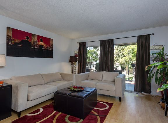 4th image of 310 N Jackson St APT 102