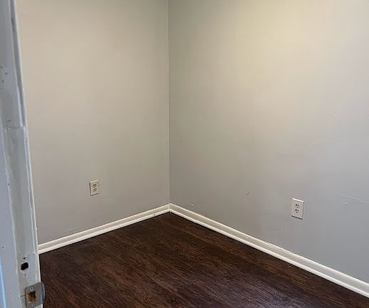 4th image of 136 Parkdale Ave APT 4