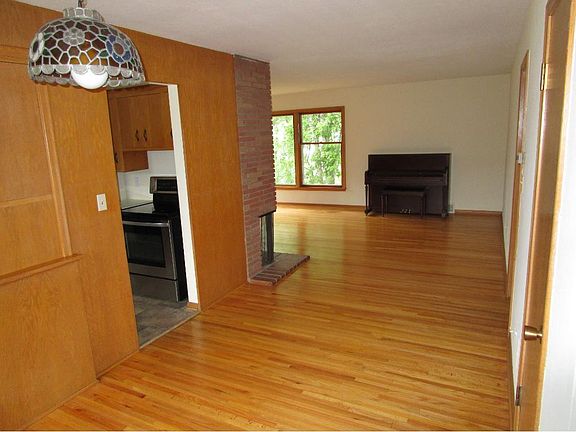 3rd image of 2415 Gilbert Ln