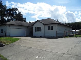 718 W Ocean Ave, Cosmopolis, WA 98537