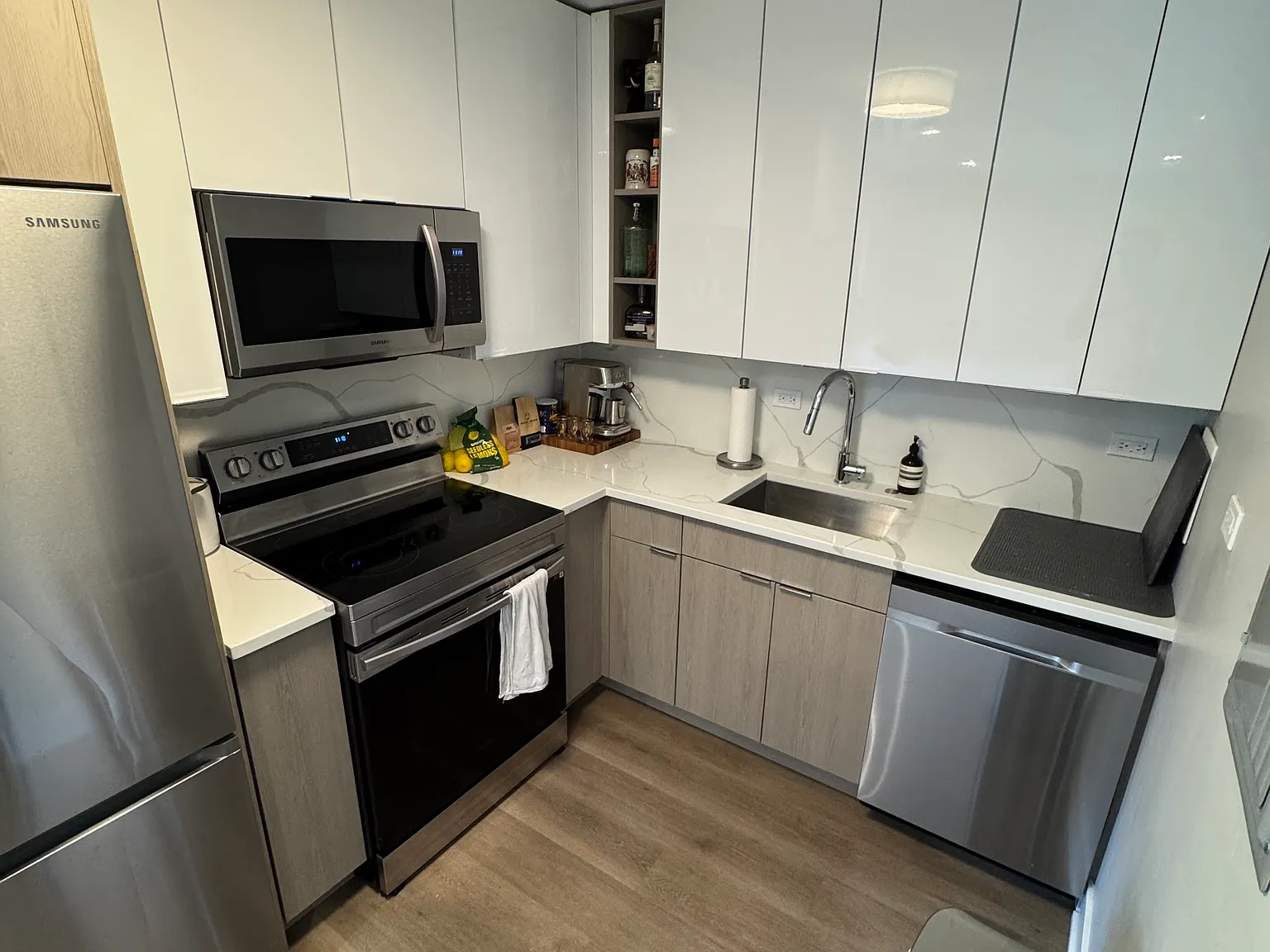 Studio, 400 sqft, $1,900 — Photo 2
