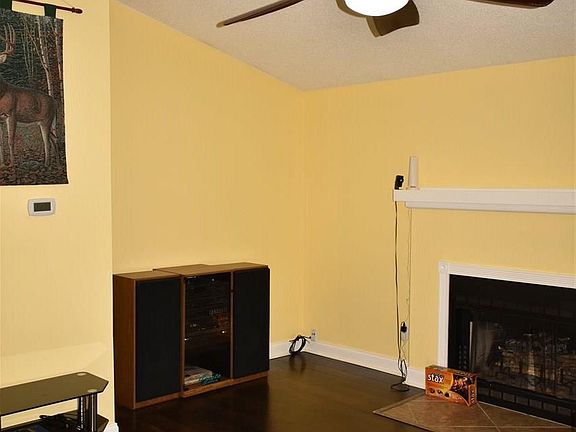 3rd image of 8134 Treetop Ln