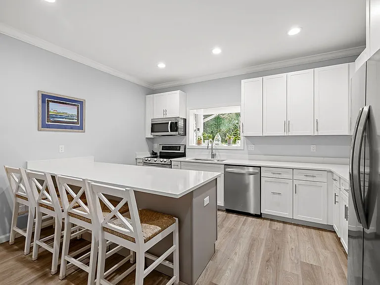 300 S Peppertree Dr — Photo 8