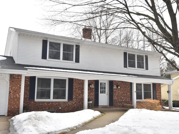 N67W6926 Cleveland St, Cedarburg, WI 53012