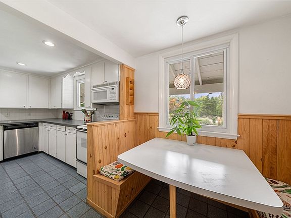 5th image of 244 King St
