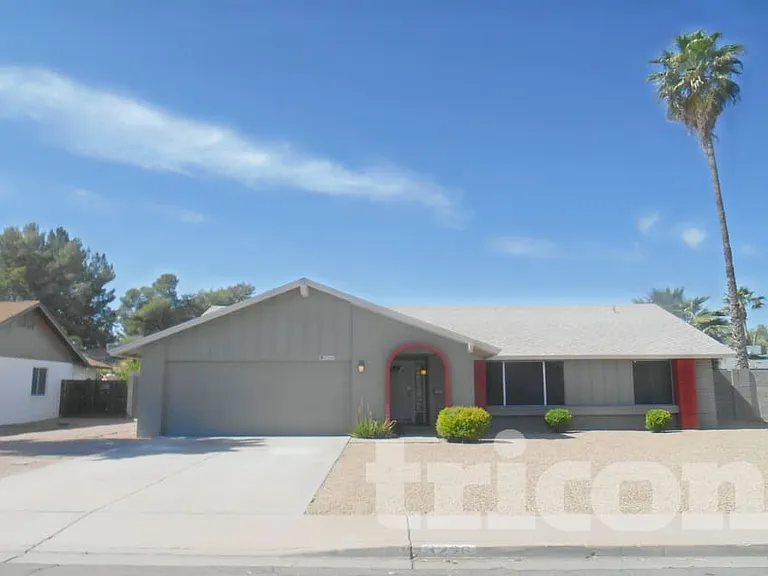 3226 N Ellis St — Photo 1