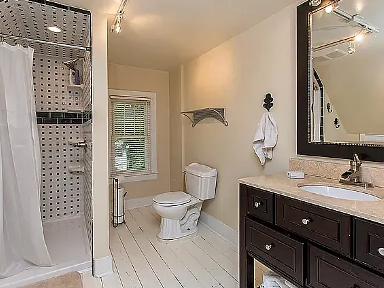 107 S Riverside Dr — Photo 14