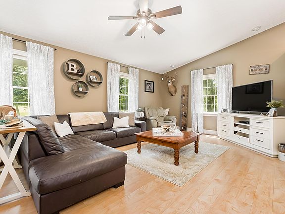 5th image of 2190 Lundys Ln