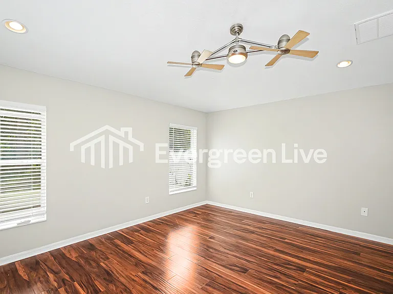 9810 Edmonton Dr — Photo 9