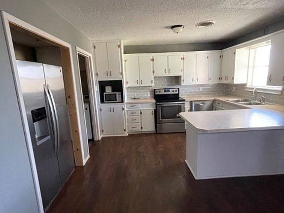 4th image of 700 Starlite Dr