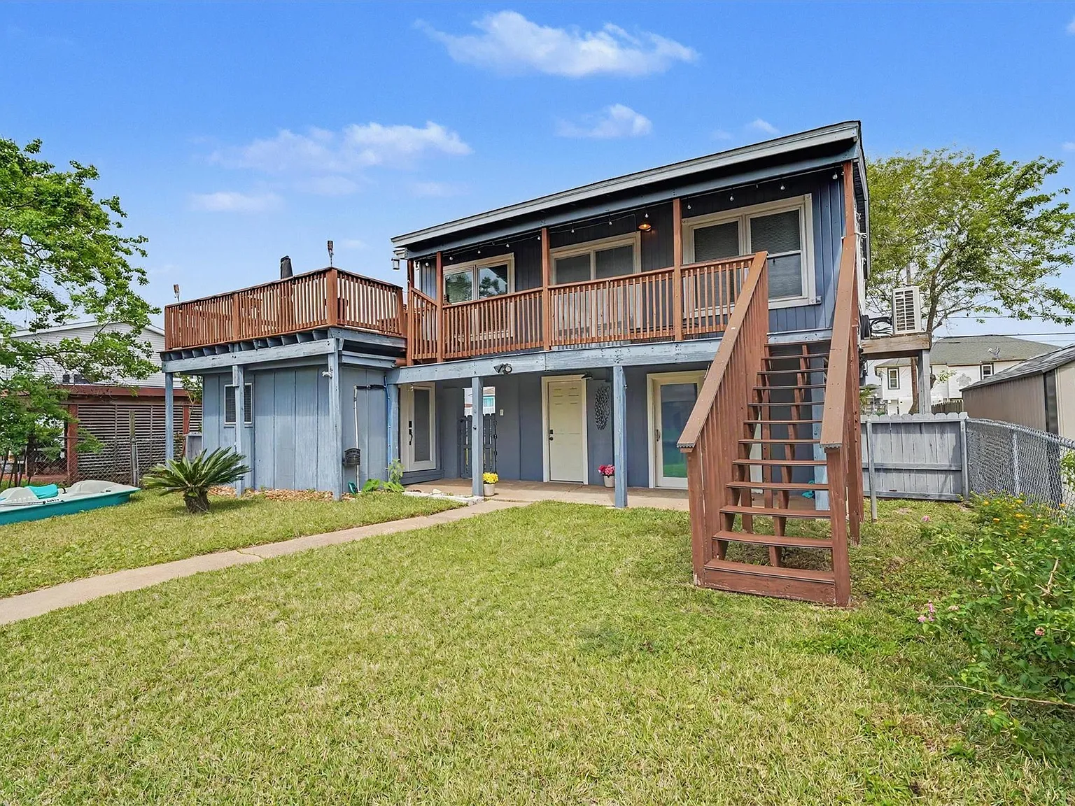 2 bed, 2.0 bath, 816 sqft, $1,950 — Photo 1