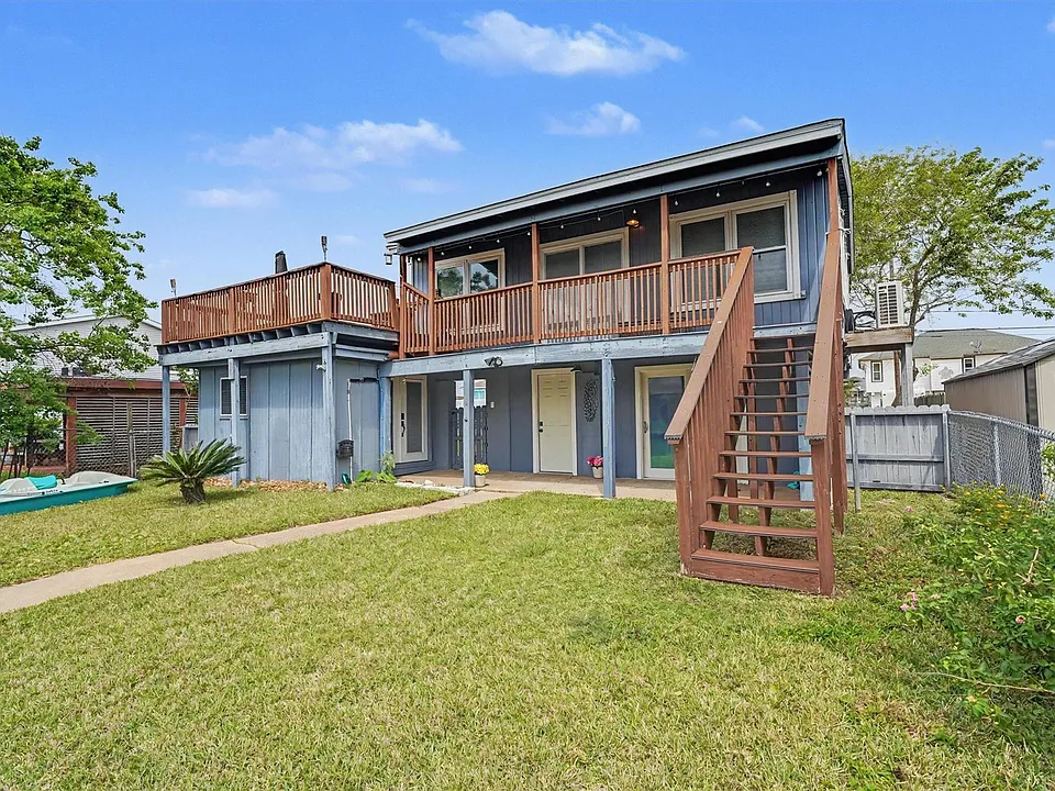 370 Ling St