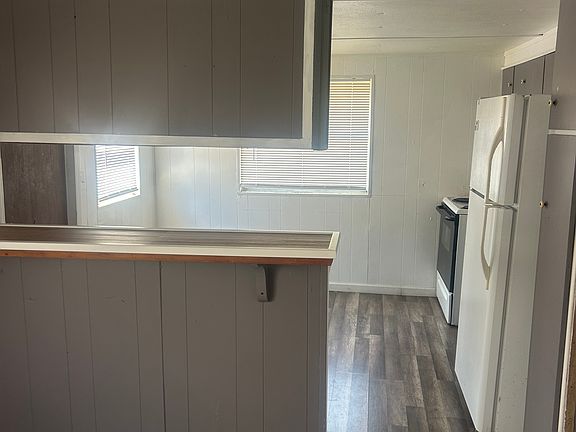 4th image of 180 2nd St