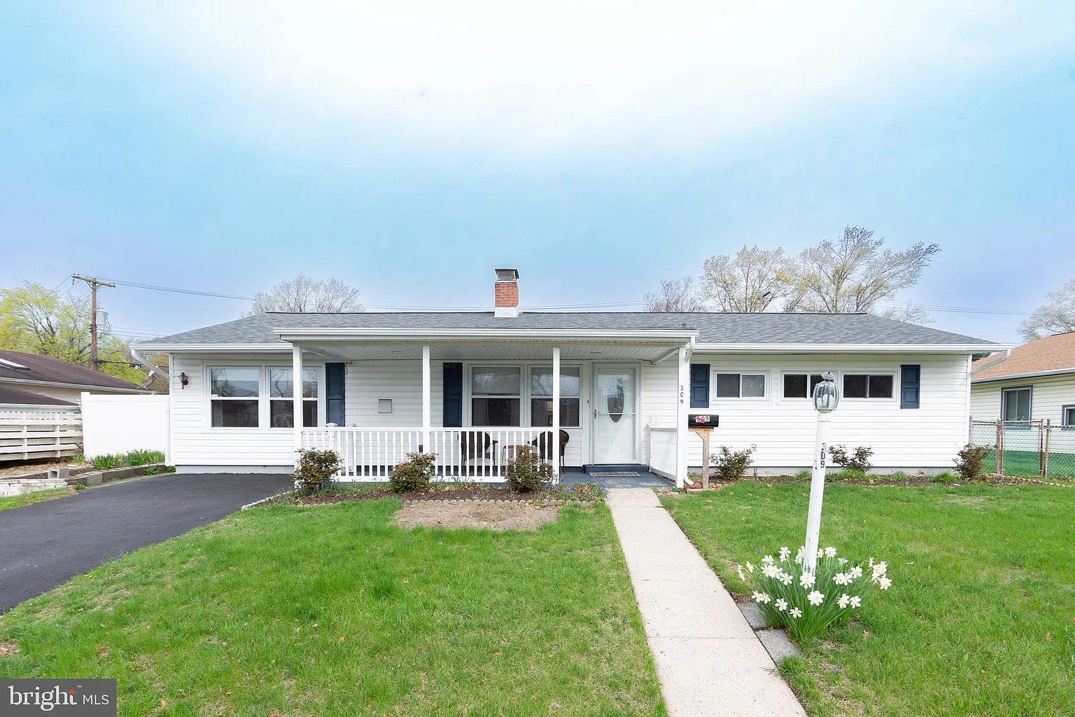 309 Oaktree Dr photo 1