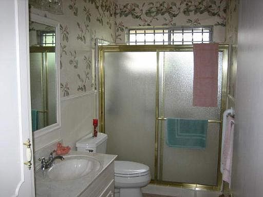 4th image of 4311 BLOOMDALE DR
