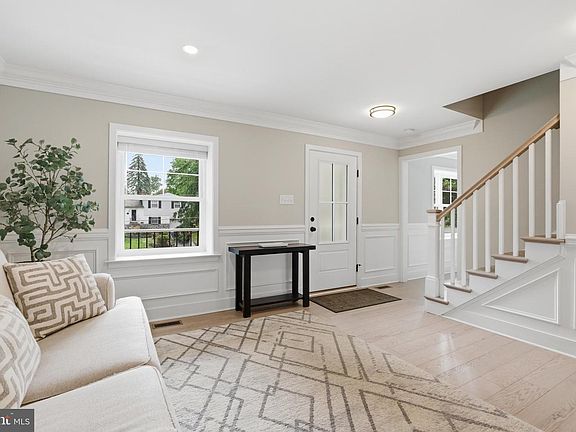 4th image of 732 Oak Way