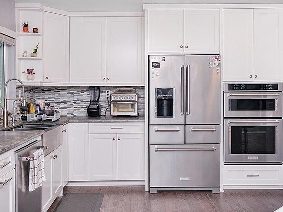 3rd image of 3800 La Jolla Village Dr