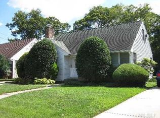 898 Centennial Ave, Baldwin, NY 11510