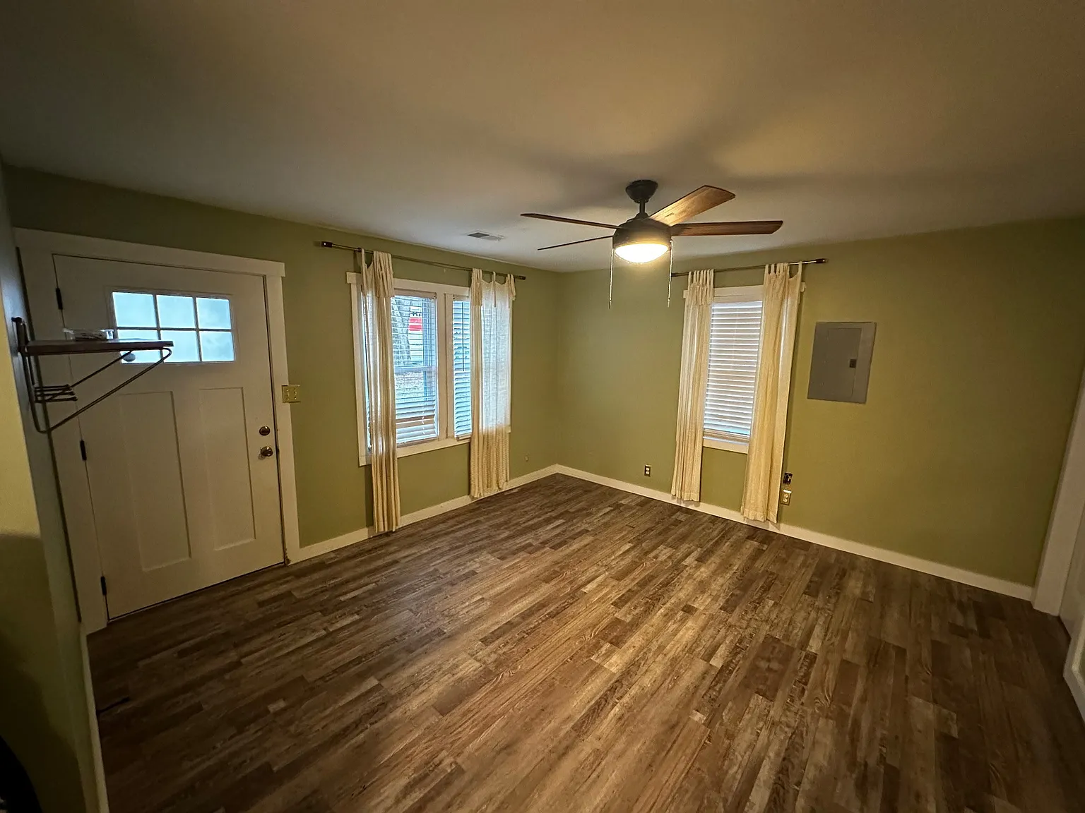 2 bed, 852 sqft, $1,800 — Photo 3