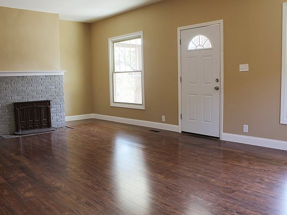 3rd image of 822 Ravenswood Dr