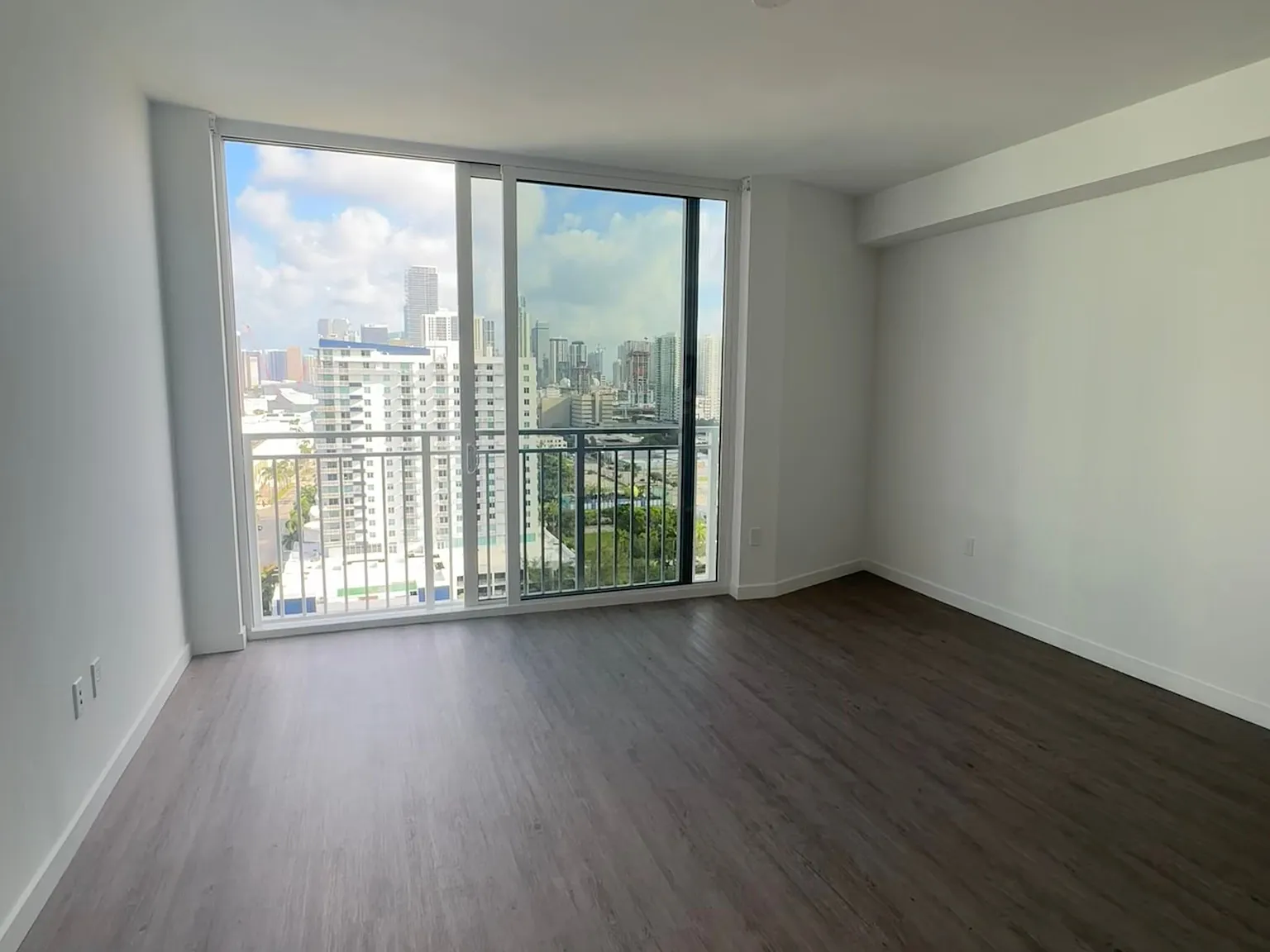 Studio, 475 sqft, $1,990 — Photo 1