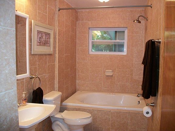 guest bath with jacuzzi tub