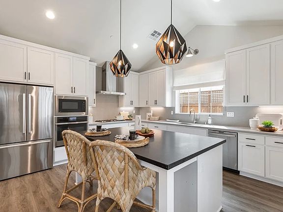 3rd image of 2056 Wine Country Ave