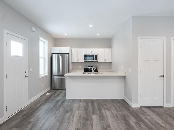 5th image of 501 Fenimore Ave