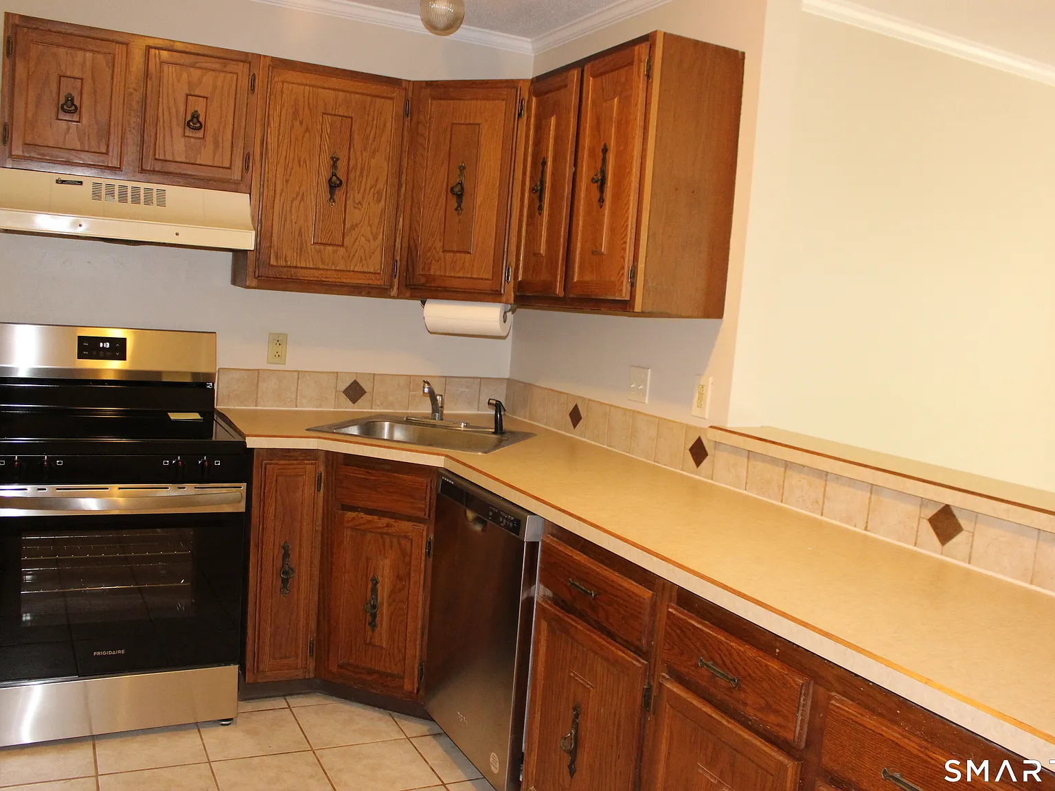 2 bed, 1.0 bath, 887 sqft, $1,900 — Photo 4