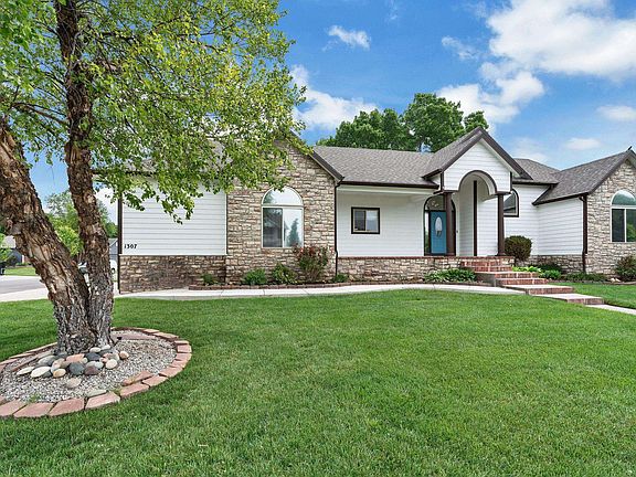 3rd image of 1307 W Hannah Ln