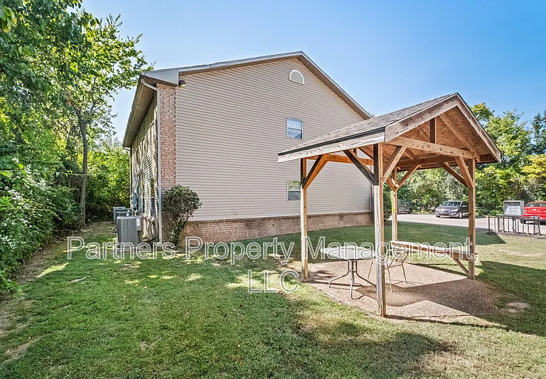 1621 N Leverett Ave #9 — Photo 25