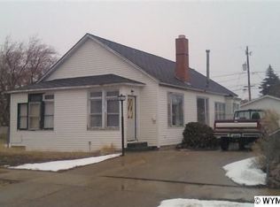 811 8th St, Rawlins, WY 82301