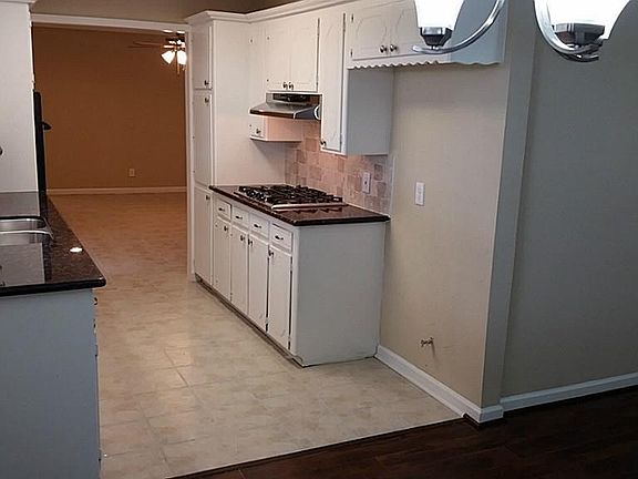 5th image of 1606 Kings Park Dr