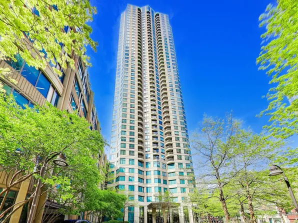 400 N La Salle Dr APT 1002, Chicago, IL 60654