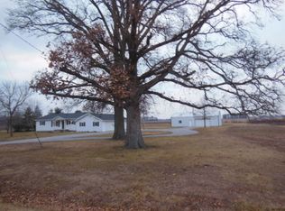 2523 Bellflower Ln, Clay City, IL 62824