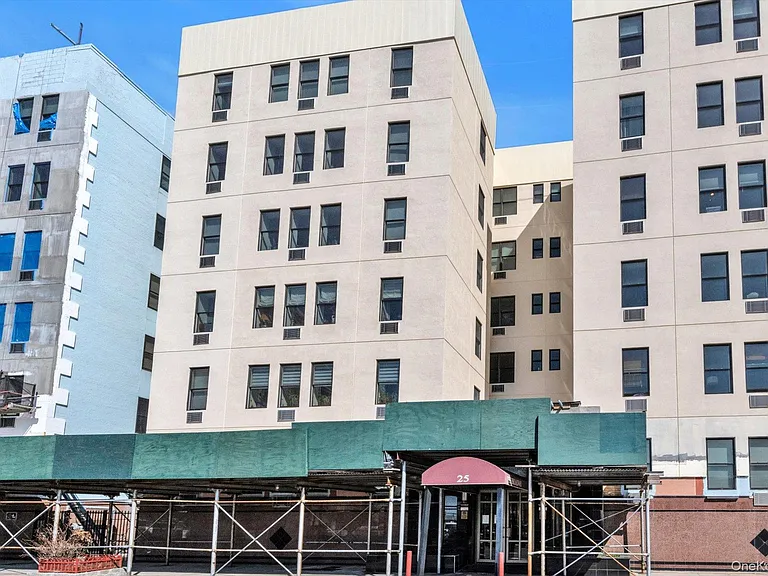 25 W Broadway #207 — Photo 18