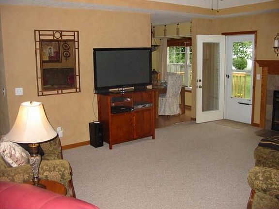 4th image of 105 W Fonda Ln